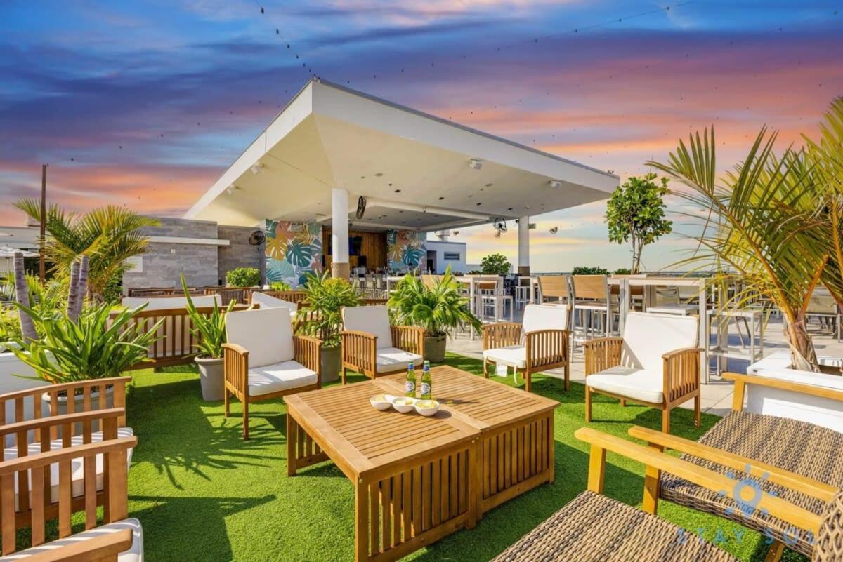 Tropical Oasis - Rooftop Pool- Near Beach - Gym هوليوود المظهر الخارجي الصورة